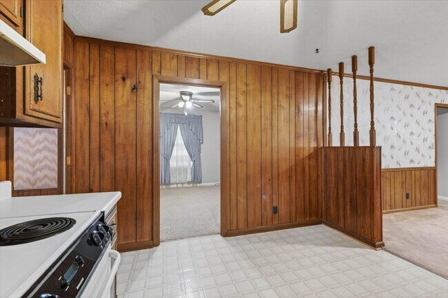Building Photo - 2 Bedroom Dog Friendly Home For Rent With Large Bonus Room!