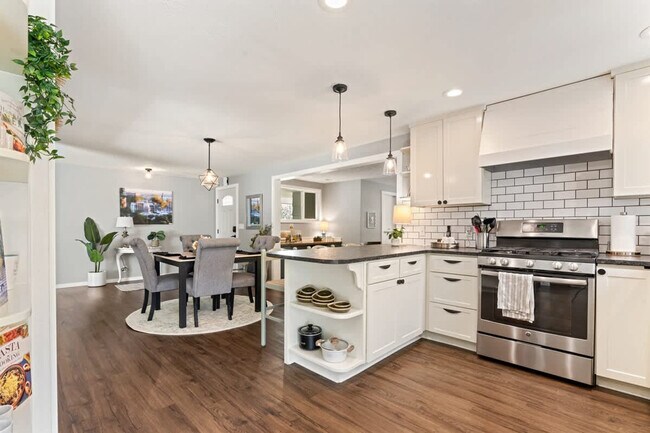 Building Photo - 3413 W Sunset Ave