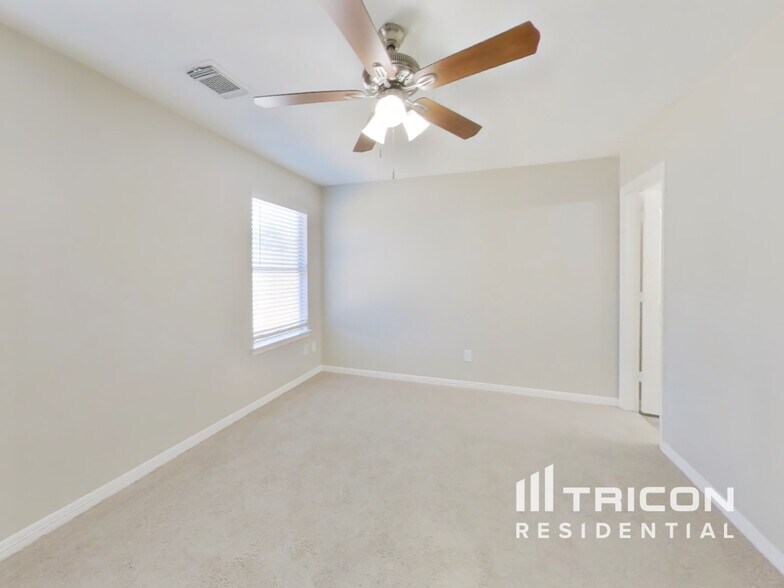 Building Photo - 24307 Hard Wood Dr