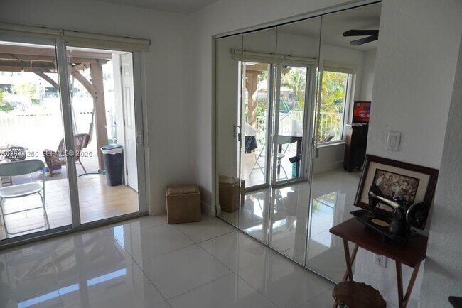 Building Photo - 1389 W 71st St