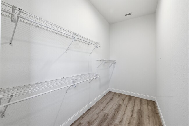 Building Photo - 825 Carbon St E