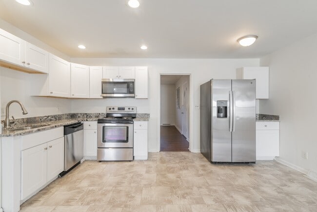 Building Photo - 1024 Houston St