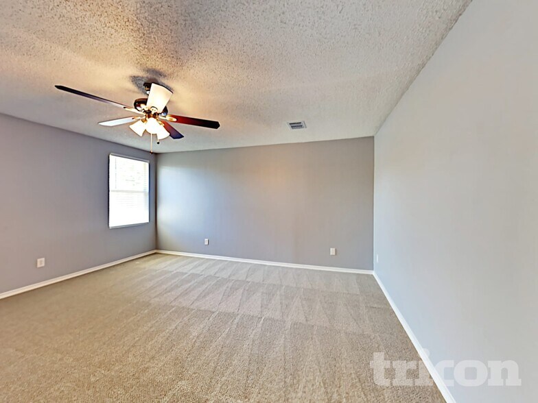Building Photo - 2147 Edgewood Dr