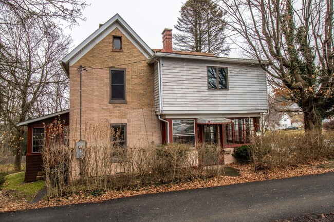 Primary Photo - Wiles Hill - House - 3 bedroom house with ...