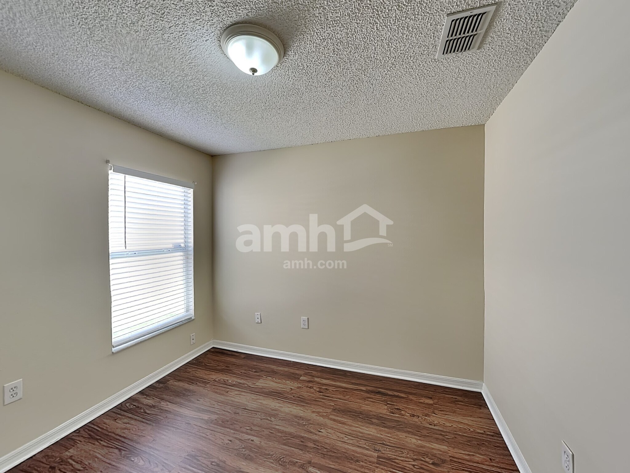 Building Photo - 2423 Hybrid Dr