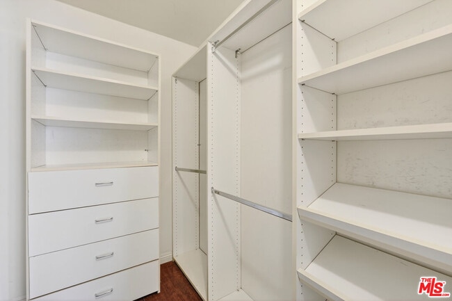 Building Photo - 10535 Wilshire Blvd