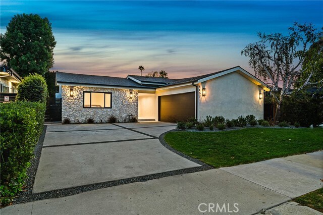 Building Photo - 5157 Woodley Ave