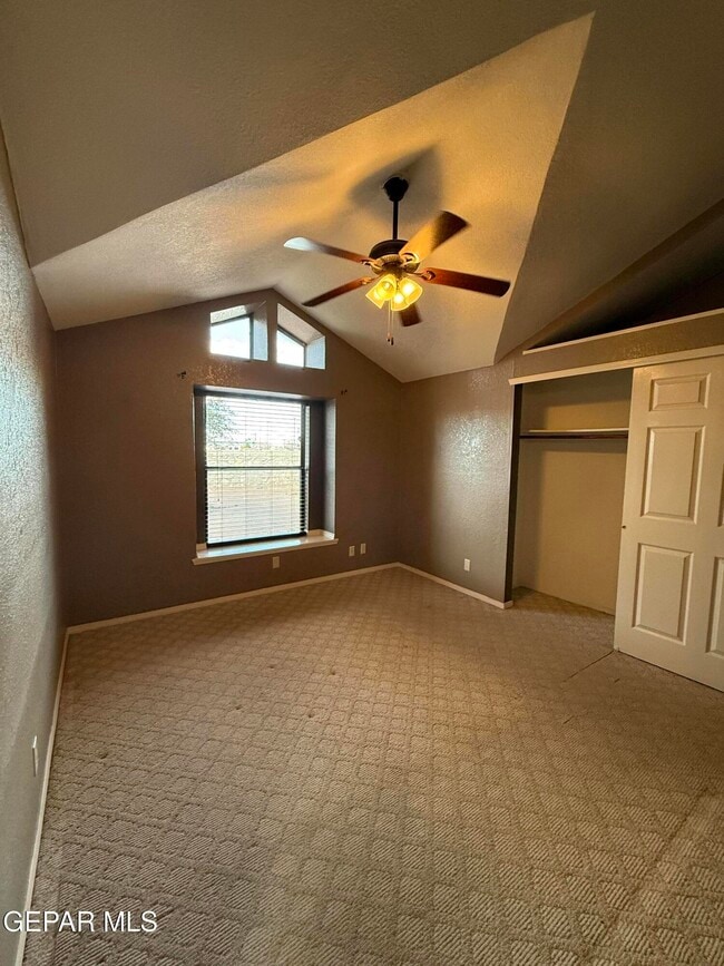 Building Photo - 15327 Woodhill Ct