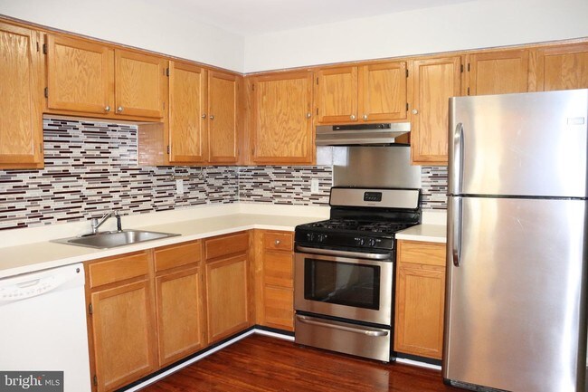 Building Photo - 237 Andover Pl