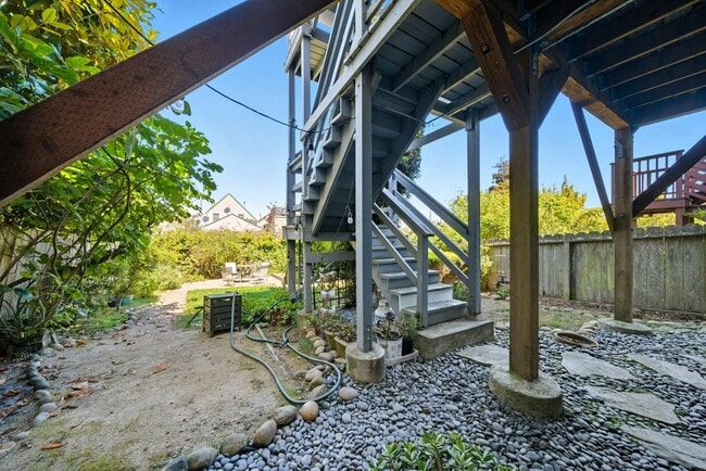 Building Photo - 438 30th St