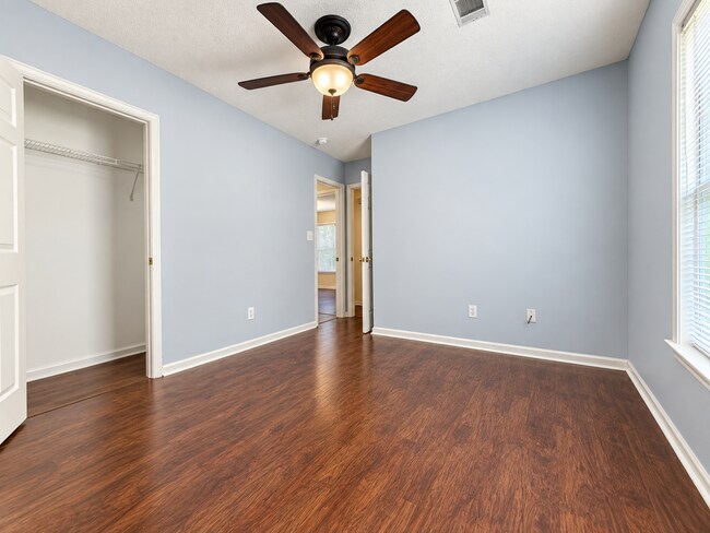 Building Photo - 126 Thorn Tree Ln