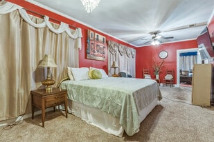 Building Photo - 412 Pinehill Dr