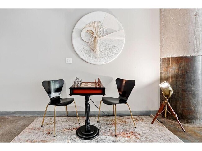 Building Photo - 700 N Washington Ave