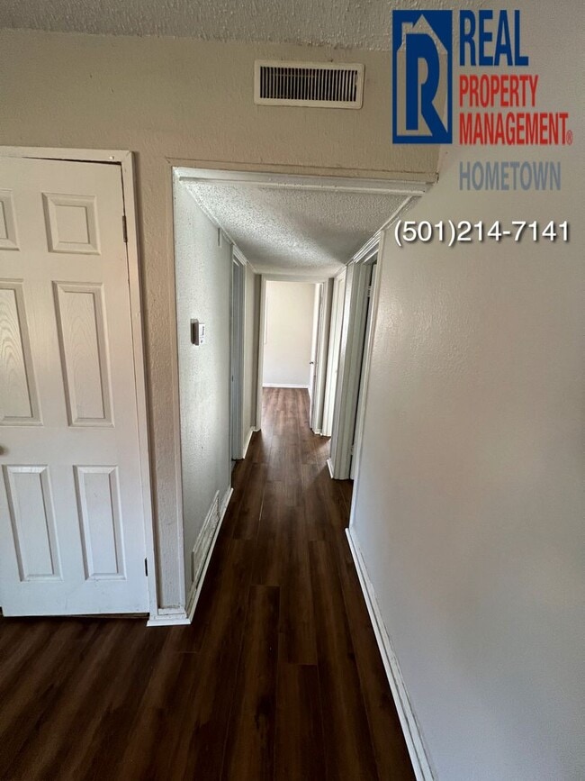 Building Photo - 300 N Bailey-