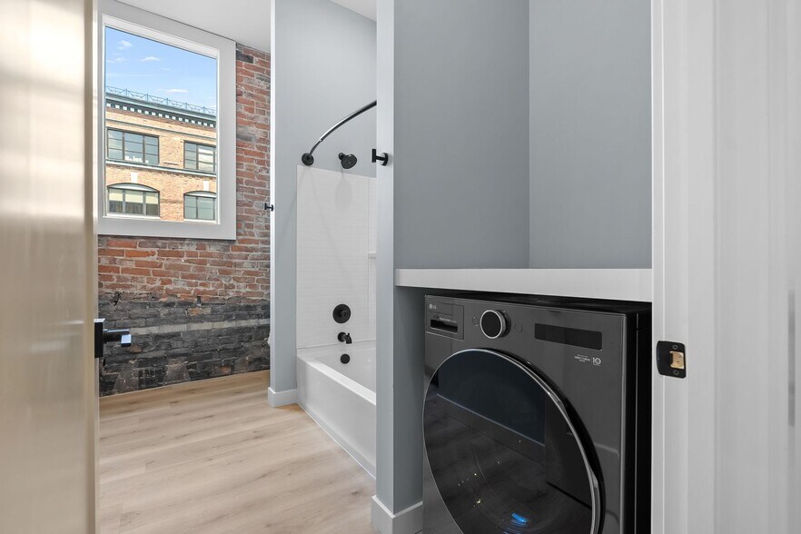 Building Photo - 266 E Michigan Ave