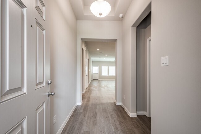 Building Photo - 3918 Sugardale St