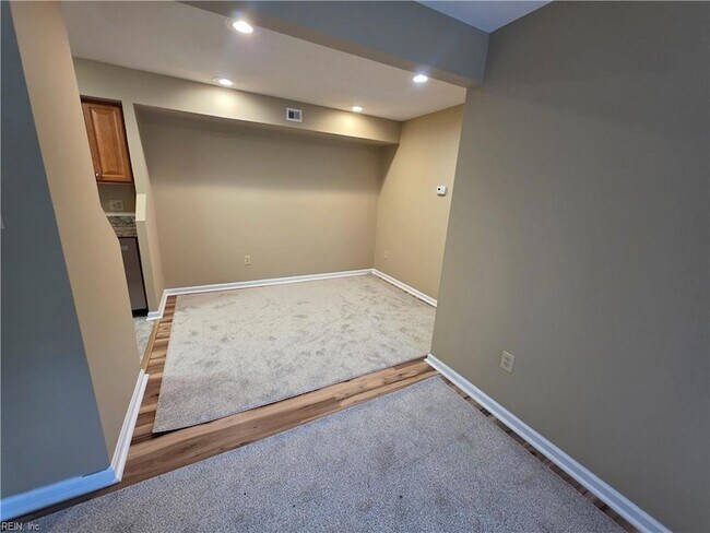 Building Photo - 4003 Governors Square