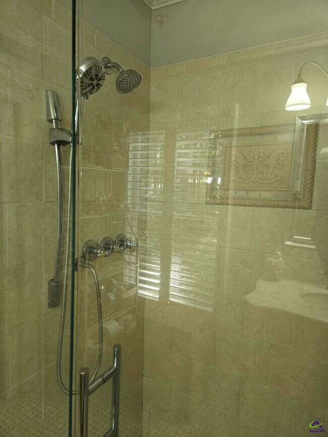 Building Photo - 217 Mossland Dr