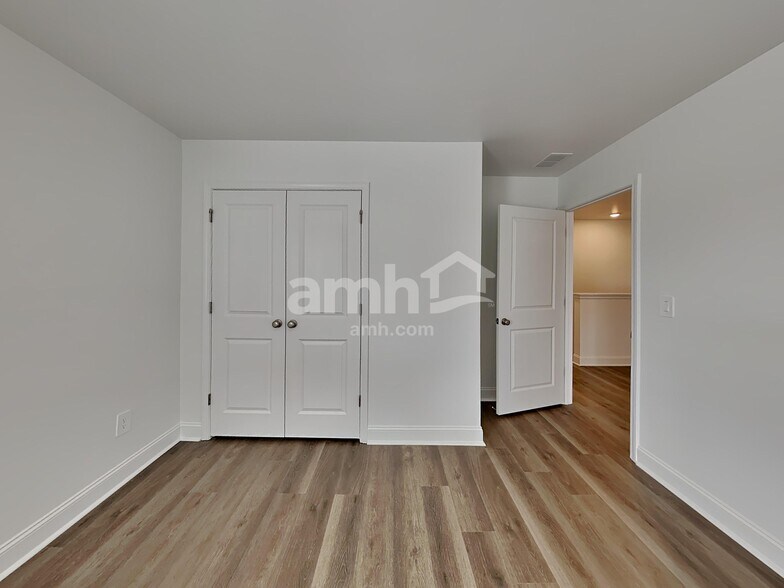 Building Photo - 116 Punderson Dr