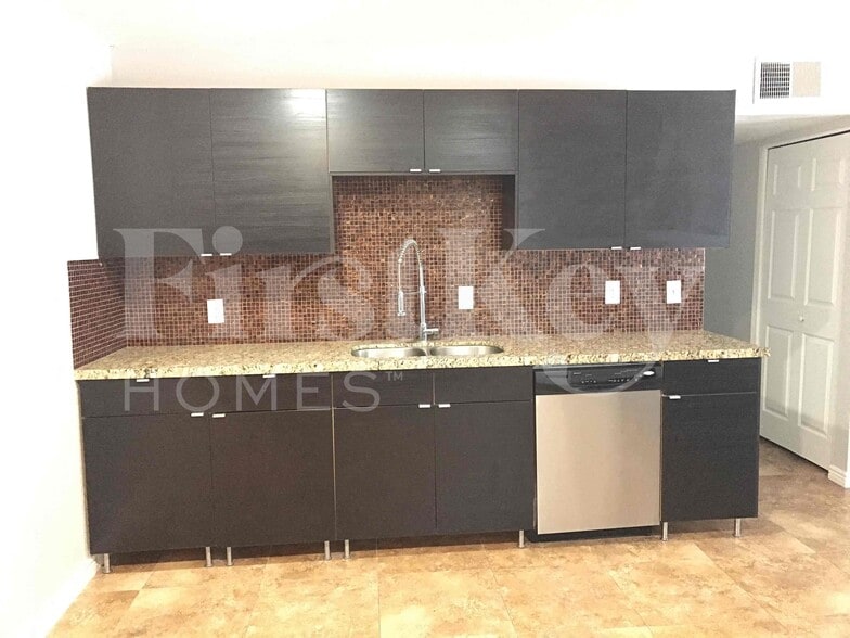 Building Photo - 2308 W Orchid Ln