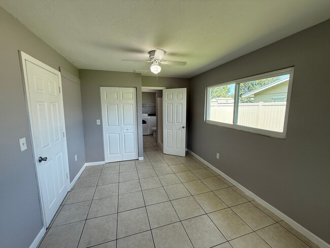 Building Photo - 3 Bedroom 2 Bath Single Family Home
