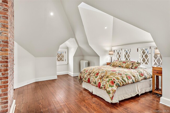 Building Photo - 270 Guard Hill Rd