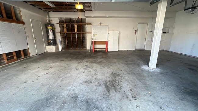 Building Photo - (APPLICATION PENDING) West Lancaster Home