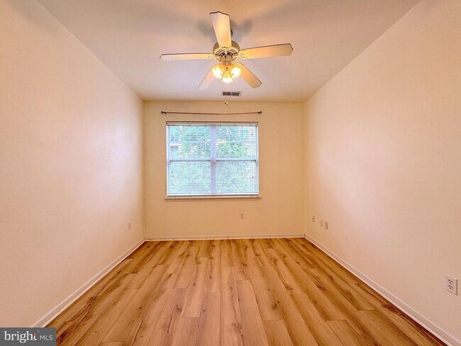 Building Photo - 12921 Centre Park Cir