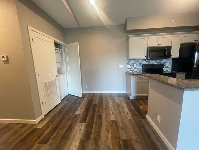 Building Photo - Lake View Apartment on Table Rock Lake in ...