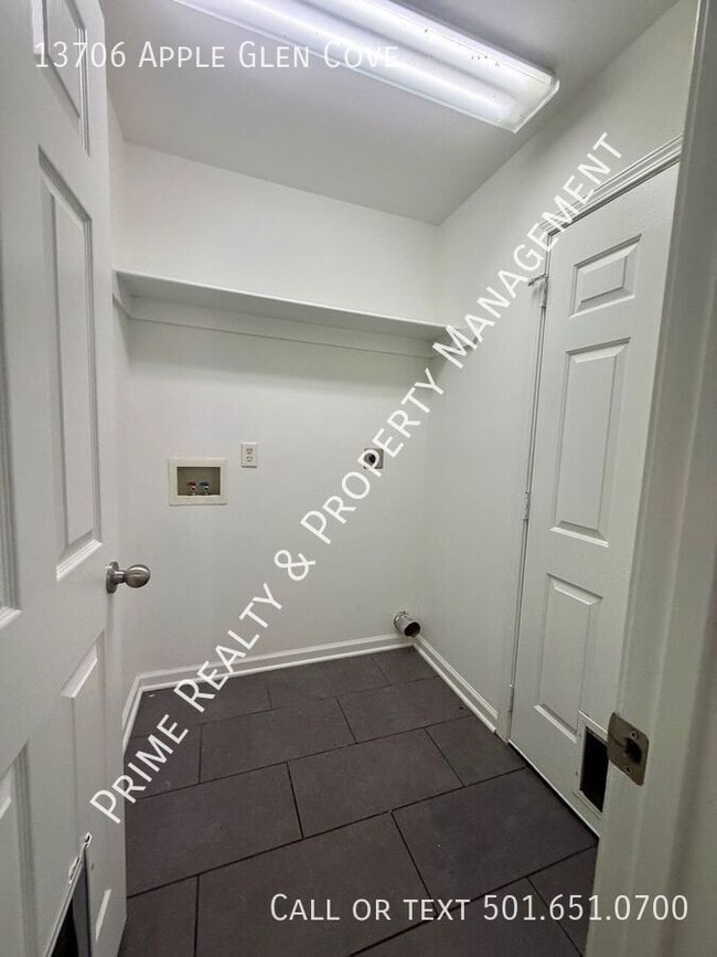 Building Photo - 13706 Apple Glen Cove