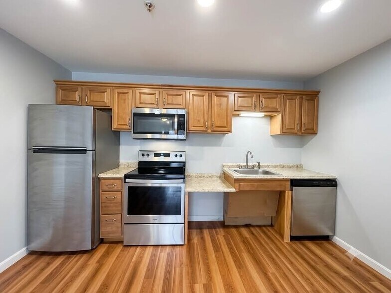 Building Photo - 26 Patriots Ln