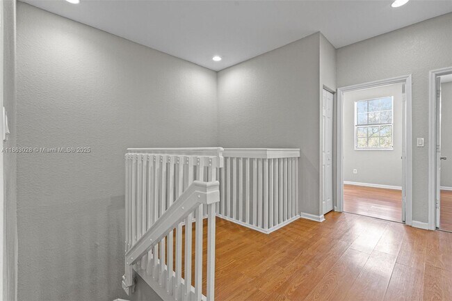 Building Photo - 623 NE 21st Terrace
