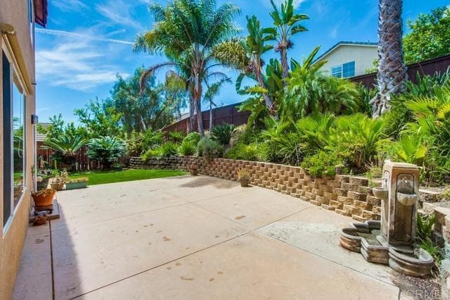 Building Photo - 777 Aldea Dr