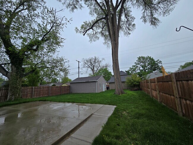 Building Photo - 203 S Wilson Ave