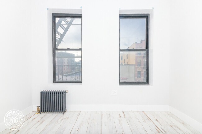 Building Photo - 75 Varet St