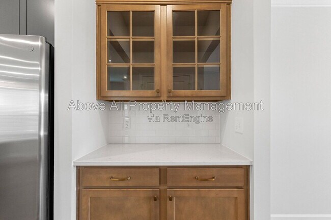 Building Photo - 204 White Oak Gdn Wy