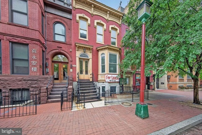 Building Photo - 817 6th St NW