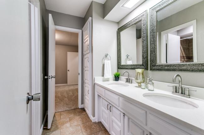 Pass through bathroom - 3609 Candelaria Dr