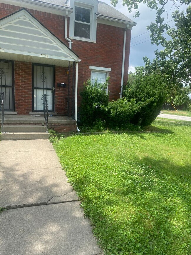 Attention all tenants!! This 2 bedroom, 1 9245 Ohio St Detroit MI