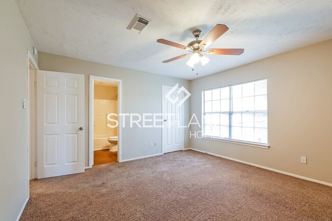 Building Photo - Spacious 4 bedroom home in Kingwood!