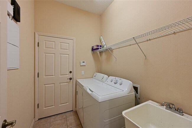 Building Photo - 348 Snapdragon Loop