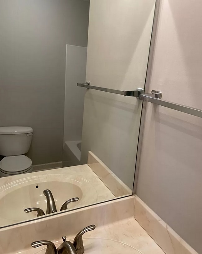Building Photo - 3 BD/2.5 BA