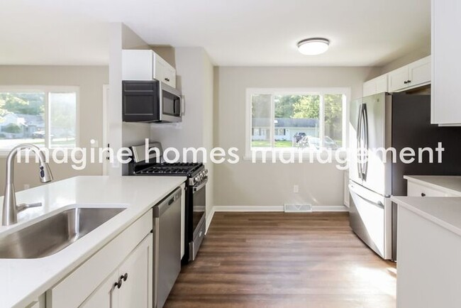 Building Photo - Fully Renovated Split-level 3 Bedroom Home...