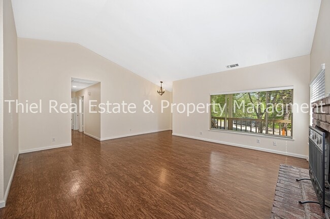 Building Photo - 2277 Knollwood Dr