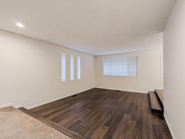 Building Photo - **Move-in Special!!!** Updated & move in ready 3 bed 2 bath rambler w/ 2 car garage!