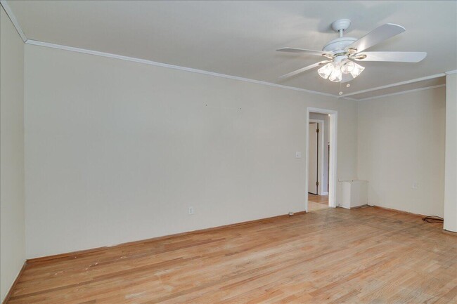 Building Photo - 2301 Mura Dr