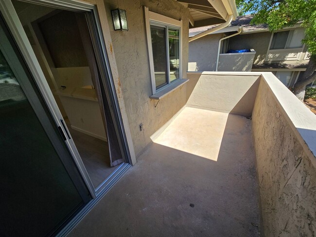 Building Photo - JAMACHA GREENS BEAUTY – FULLY REMODELED 2BR TOWNHOME!