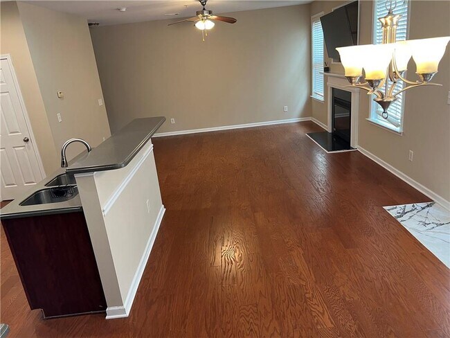 Building Photo - 3338 Castleberry Village Cir