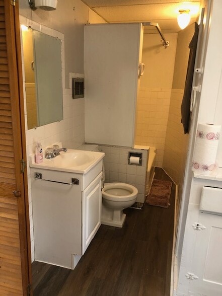 Bath - 412 N Walnut St