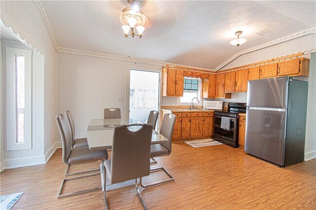 Building Photo - 250 Nottingham Wy